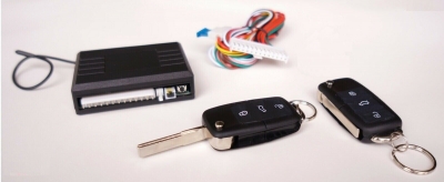 Универсален модул централно закл./откл. за автомобил с 2 дистанционни с ключ