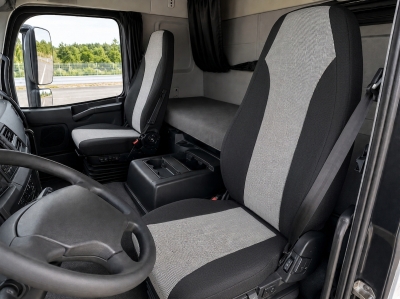 Текстилна тапицерия за седалки за Volvo FH12 2002–2012, черно-сива, 4 части