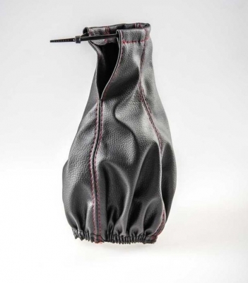 Универсален маншон калъф за скоростен лост от висококачествена еко кожа черен със червен шев