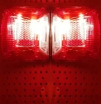 Комплект от 2 броя Плафон за регистрационен номер с крушка червен 12-24V за камион, ремарке, каравана, бус, трактор и др.